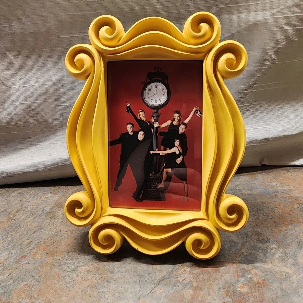 Friends TV Yellow Door Frame/Pic F•R•I•E•N•D•S Iconic frame Peephole Collect